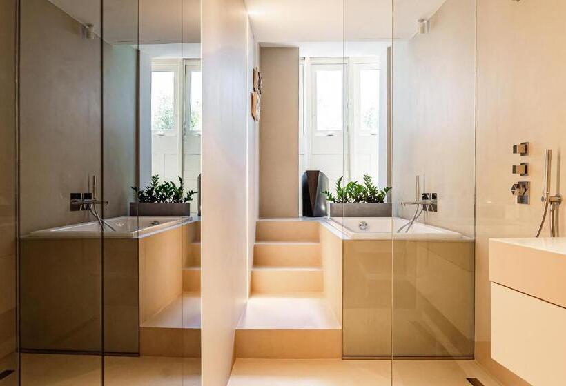 Deluxe Suite King Bed, Iniala Harbour House