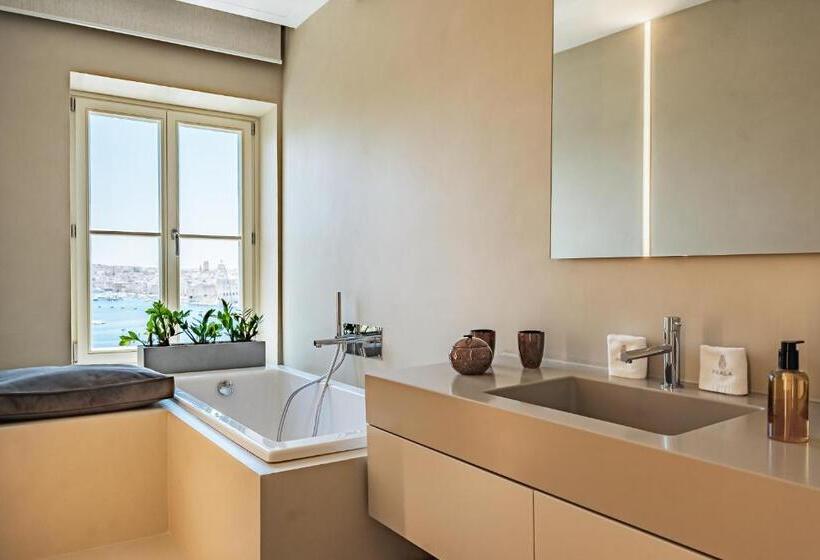 Deluxe Suite King Bed, Iniala Harbour House