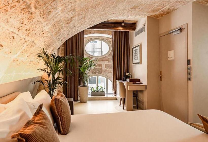 اتاق لوکس با تخت بزرگ, Iniala Harbour House