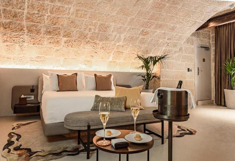 اتاق لوکس با تخت بزرگ, Iniala Harbour House