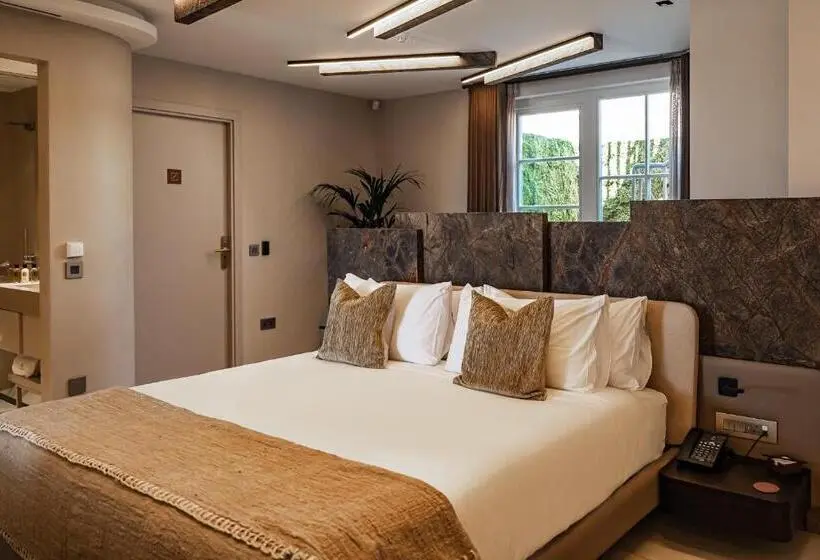 Suite with Pool