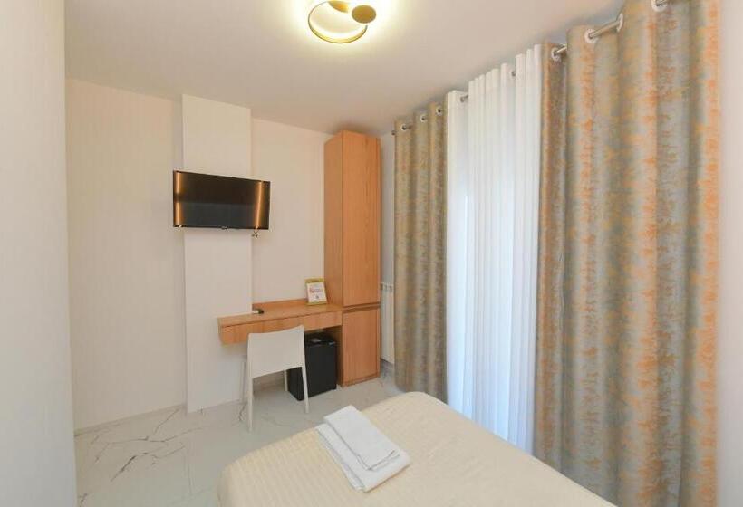 标准单人间, Noemi B&b