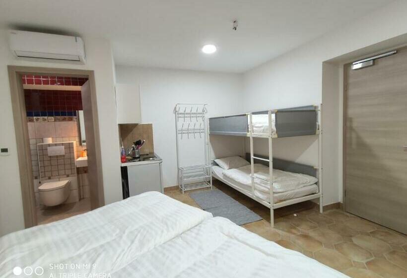 استودیو خانوادگی, Aparthotel Cross Street 4