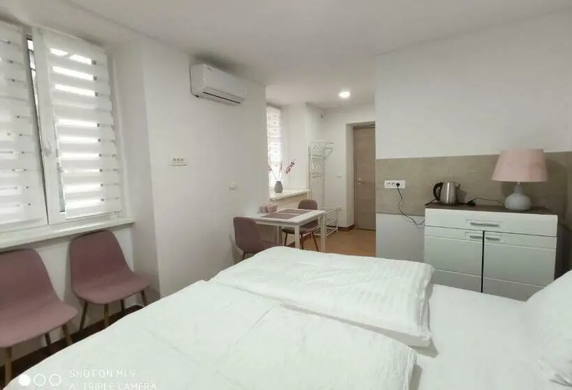 اتاق استاندارد سه نفره, Aparthotel Cross Street 4