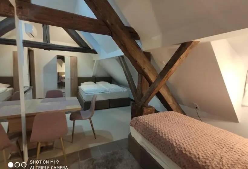 استودیوی استاندارد, Aparthotel Cross Street 4