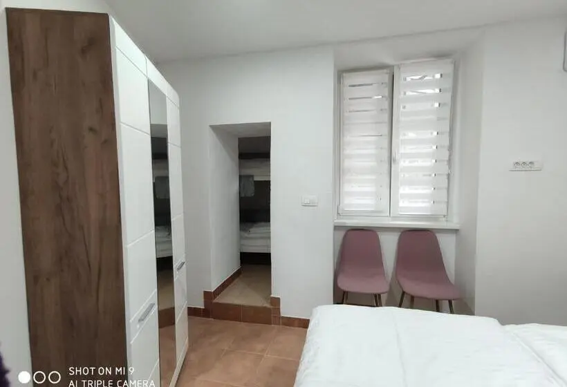 اتاق استاندارد سه نفره, Aparthotel Cross Street 4