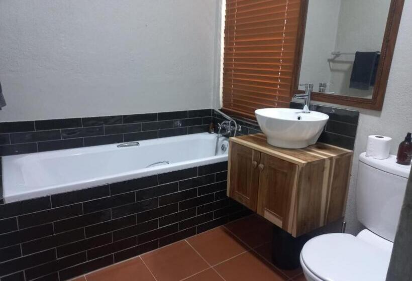 スタンダードルーム, Tzamenkomst River Lodge