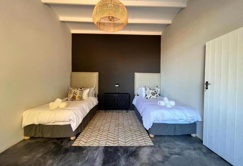 Семейный Номер, Tzamenkomst River Lodge