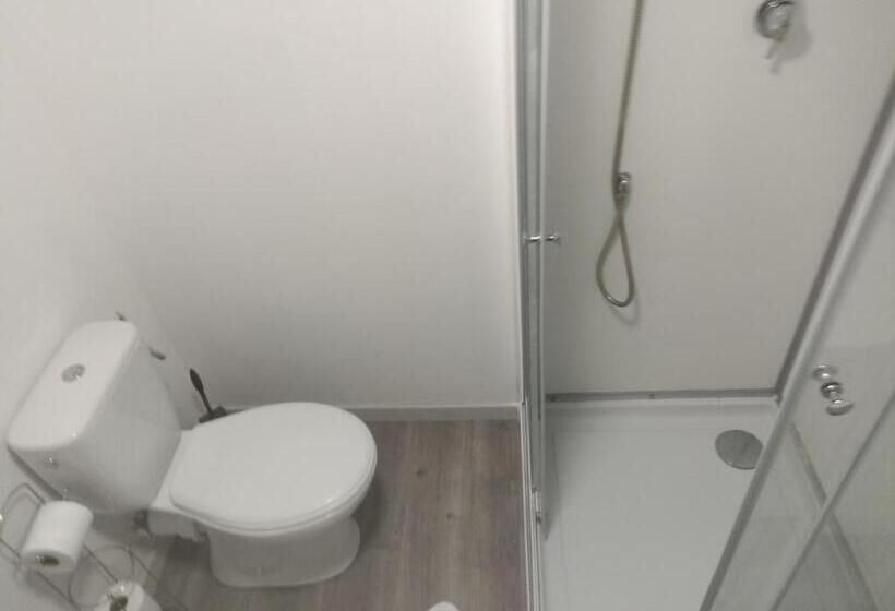 إستوديو ديلوكس, 16 Rue Des Déportés