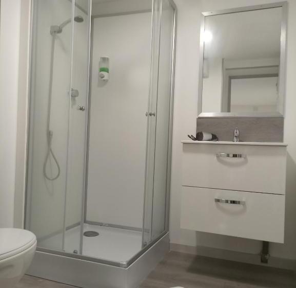 إستوديو ديلوكس, 16 Rue Des Déportés