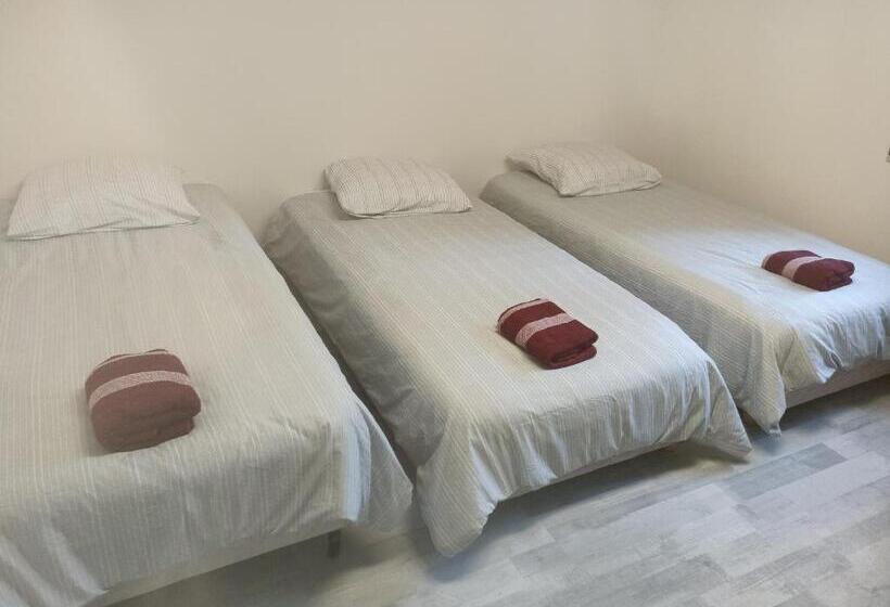 إستوديو ديلوكس, 16 Rue Des Déportés