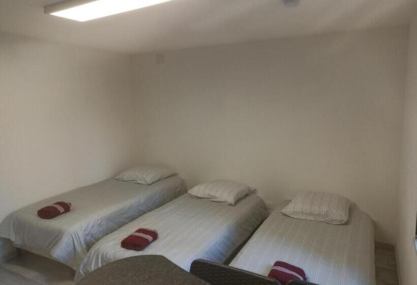 إستوديو ديلوكس, 16 Rue Des Déportés