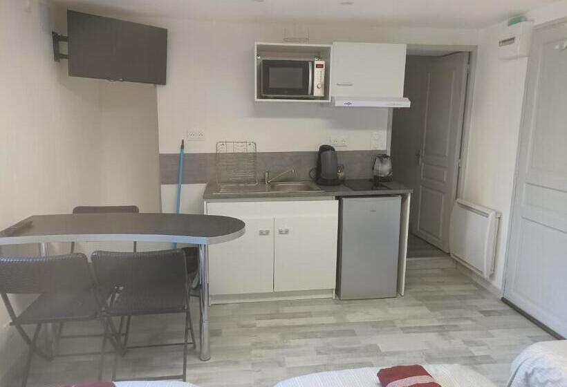 إستوديو ديلوكس, 16 Rue Des Déportés