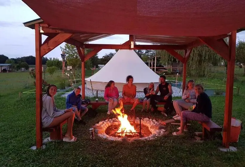 Standard Tent, La Petite Ferme De Pouillon   Parc Animalier   Aire De Loisirs