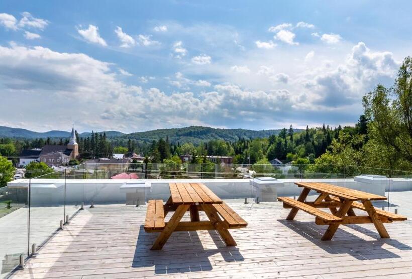 Апартаменты 1 Спальня с Балконом, Hôtel Appartements De La Gare
