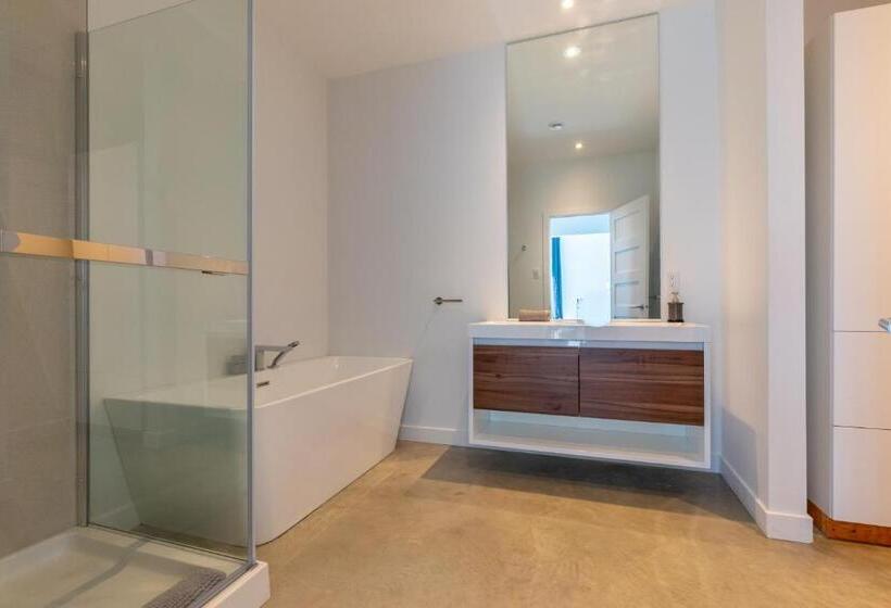 Апартаменты 1 Спальня с Балконом, Hôtel Appartements De La Gare