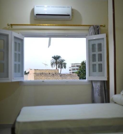 اتاق استاندارد سه نفره, Kosh Royal House