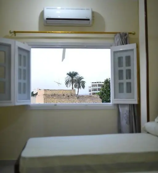 اتاق استاندارد سه نفره, Kosh Royal House