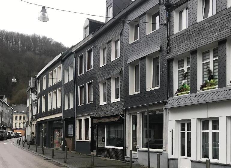 침실 3개 주택, Newstreet