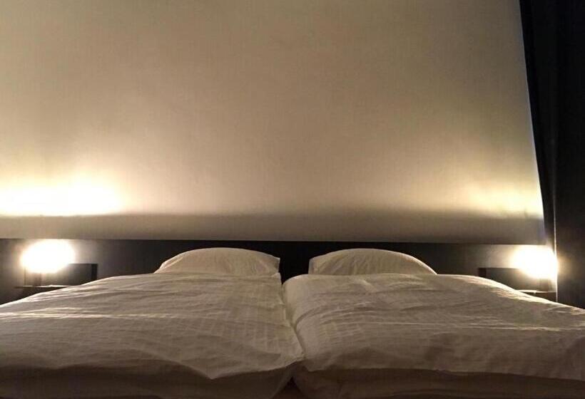 침실 2개 주택, Newstreet