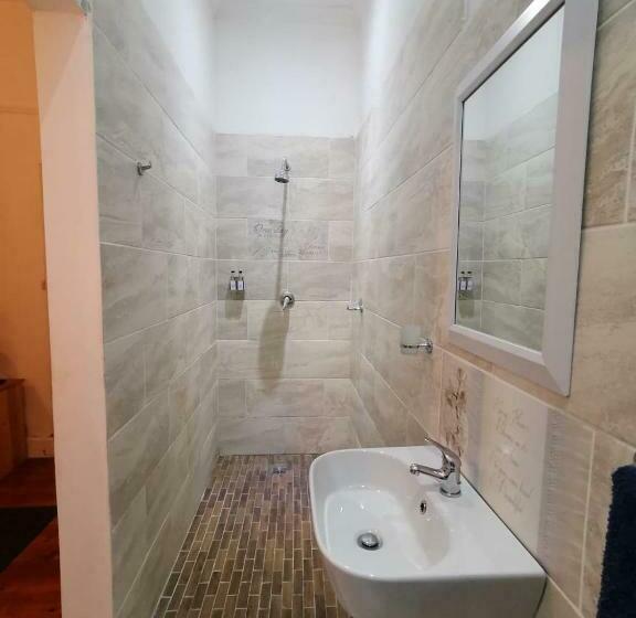 اتاق استاندارد, The Beach Hide