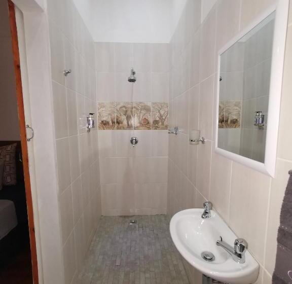 اتاق لوکس, The Beach Hide