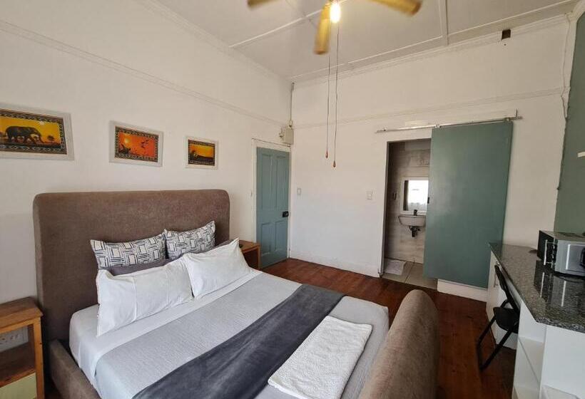 اتاق استاندارد, The Beach Hide