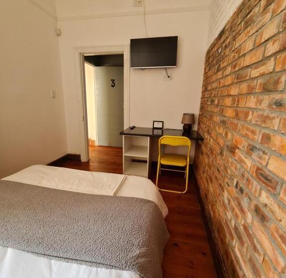 اتاق اکونومی, The Beach Hide