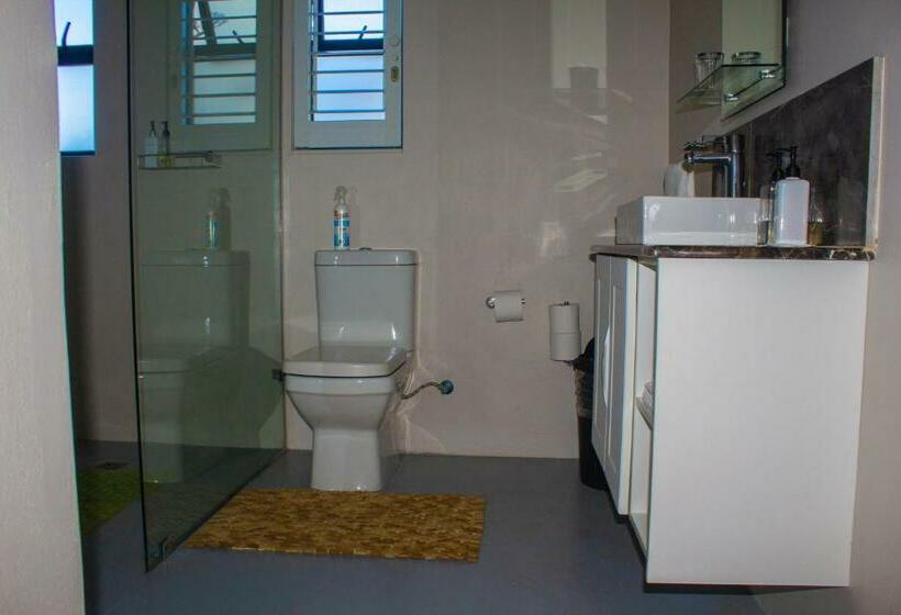 إستوديو ديلوكس, Walter’s Place