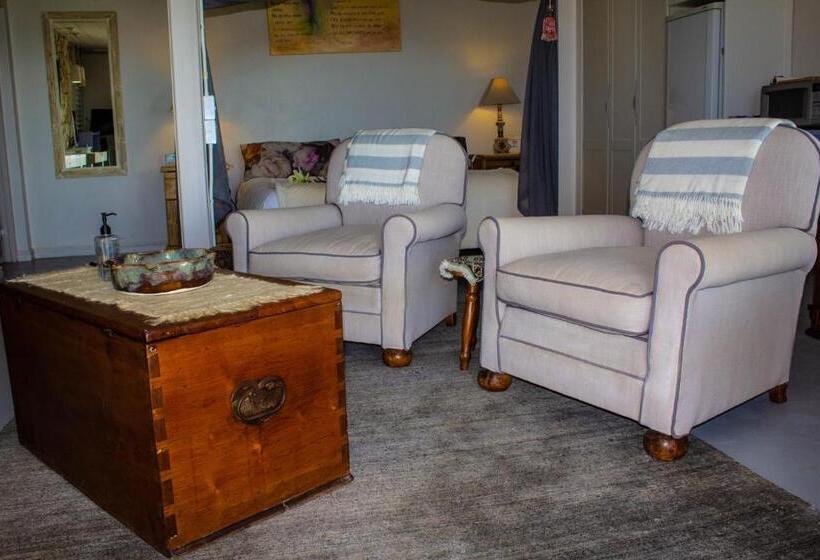 إستوديو ديلوكس, Walter’s Place