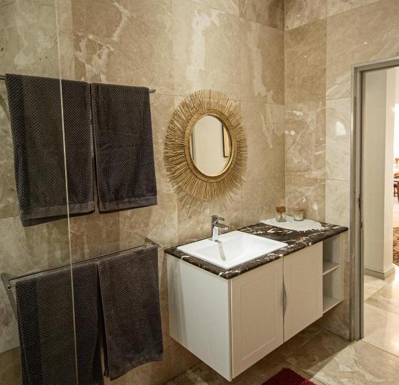 منزل غرفتين نوم, Walter’s Place