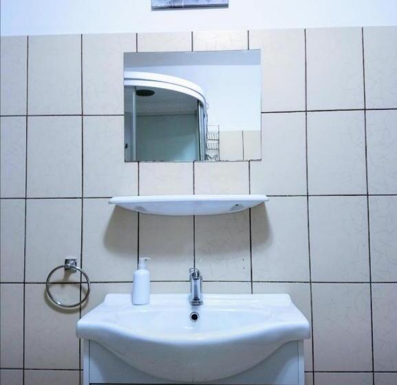 标准三人间, Sport Hostel Cluj