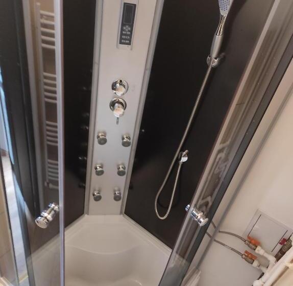 舒适三人间, Sport Hostel Cluj