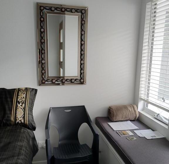 اتاق لوکس با تخت بزرگ, C Est La Vie