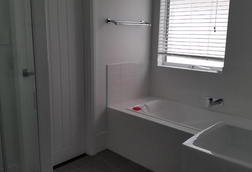 اتاق استاندارد, C Est La Vie