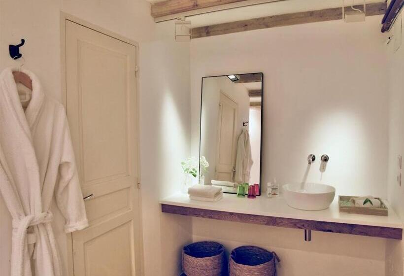 חדר סטנדרט, La Cour Des Délices