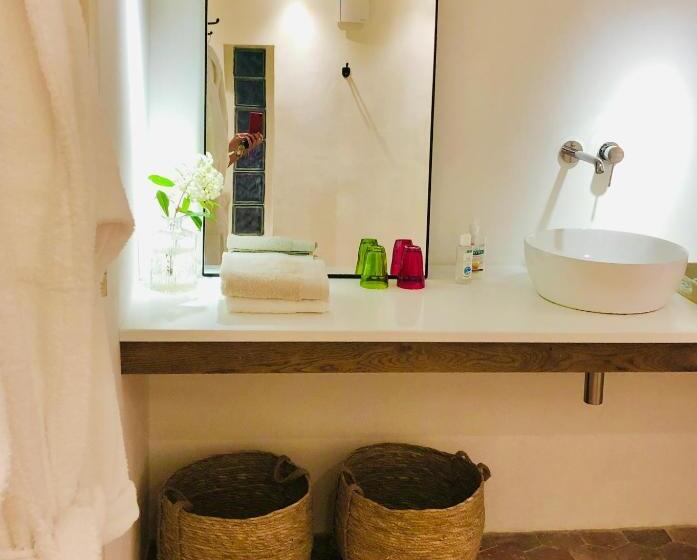 חדר סטנדרט, La Cour Des Délices