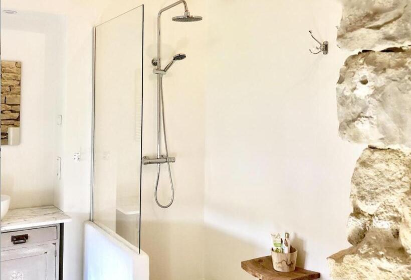 חדר דחוקס עם מיטת קינג, La Cour Des Délices