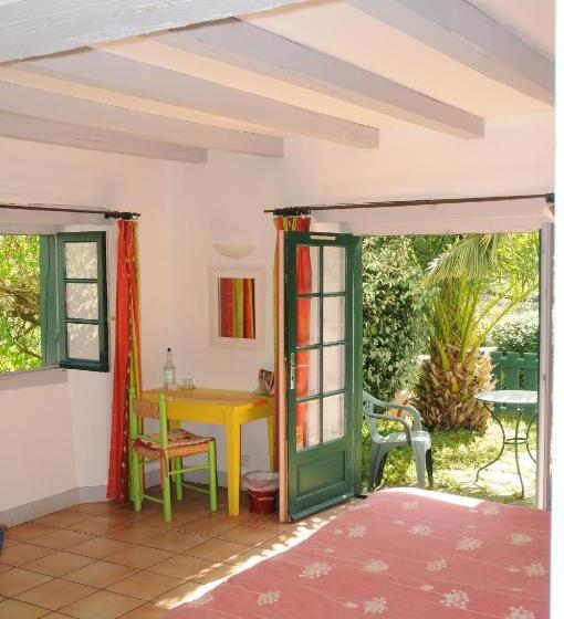 חדר דלוקס, Domaine Xixtaberri