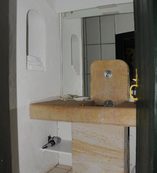 חדר דלוקס לשלושה, Domaine Xixtaberri