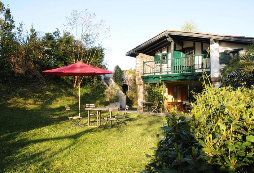 חדר דלוקס לשלושה, Domaine Xixtaberri