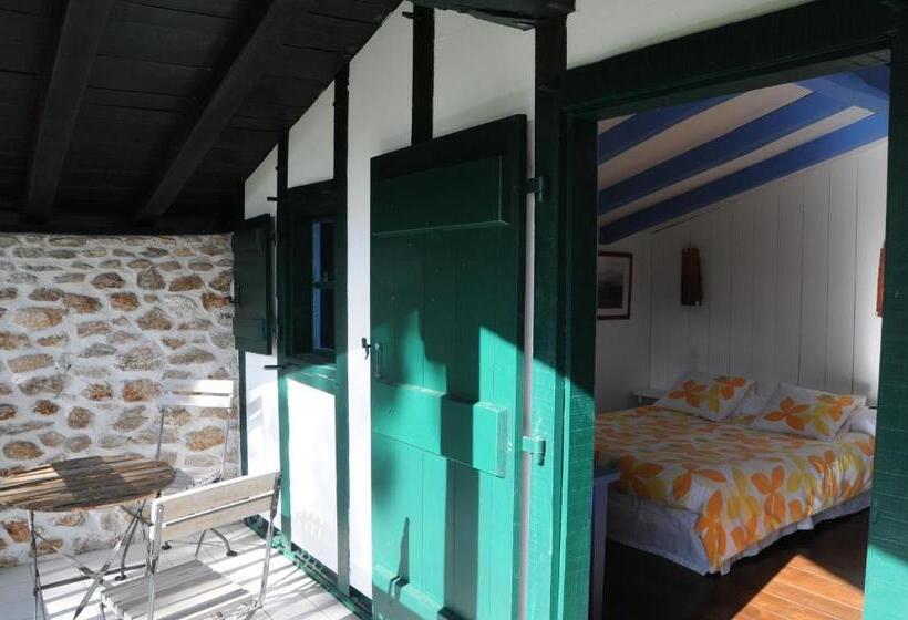 חדר סטנדרט לארבעה, Domaine Xixtaberri