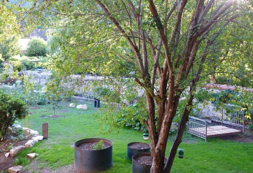 Номер Стандарт Вид на Сад, Les Jardins Sauvages