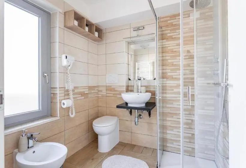 スタンダードトリプルルーム, Oristano Camera Arancio Max 3pers,bagno,uso Cucina