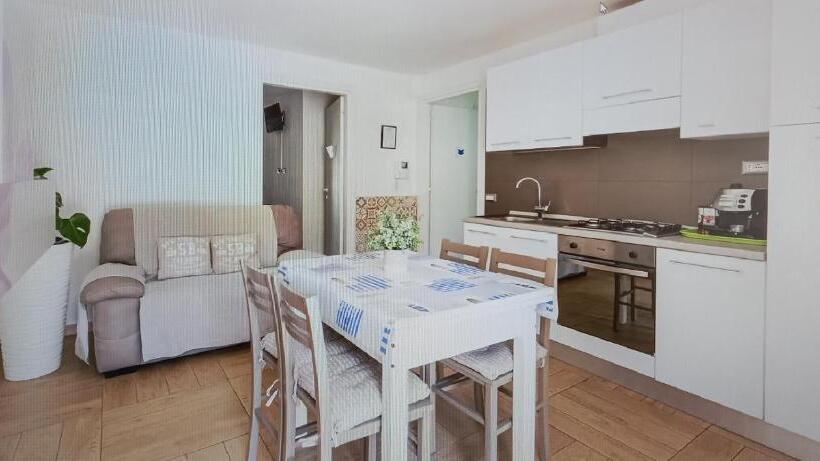 标准三人间, Oristano Camera Arancio Max 3pers,bagno,uso Cucina