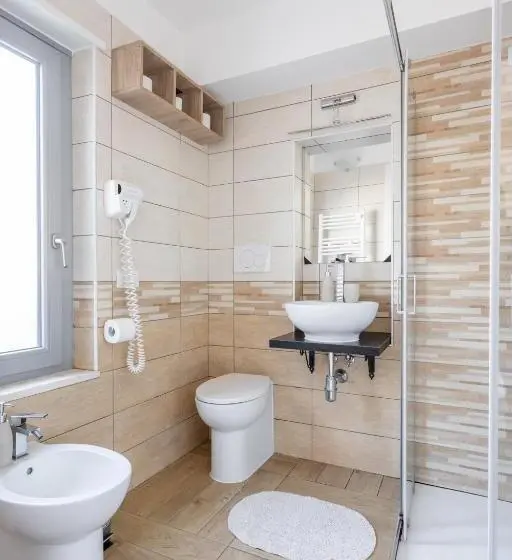スタンダードトリプルルーム, Oristano Camera Arancio Max 3pers,bagno,uso Cucina