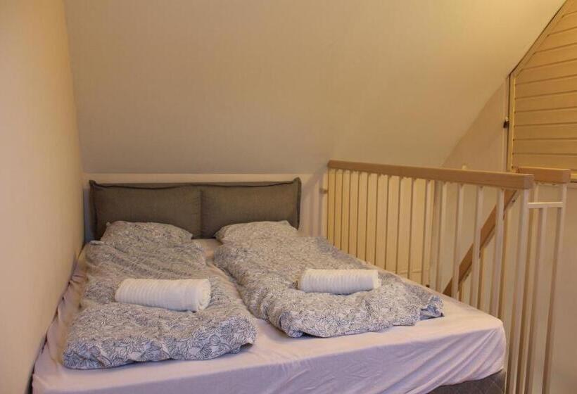 غرفة عائلية, Natúra Panzió&apartmanház