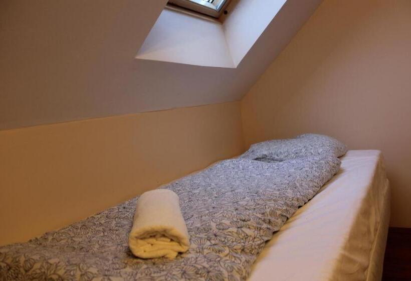 غرفة عائلية, Natúra Panzió&apartmanház