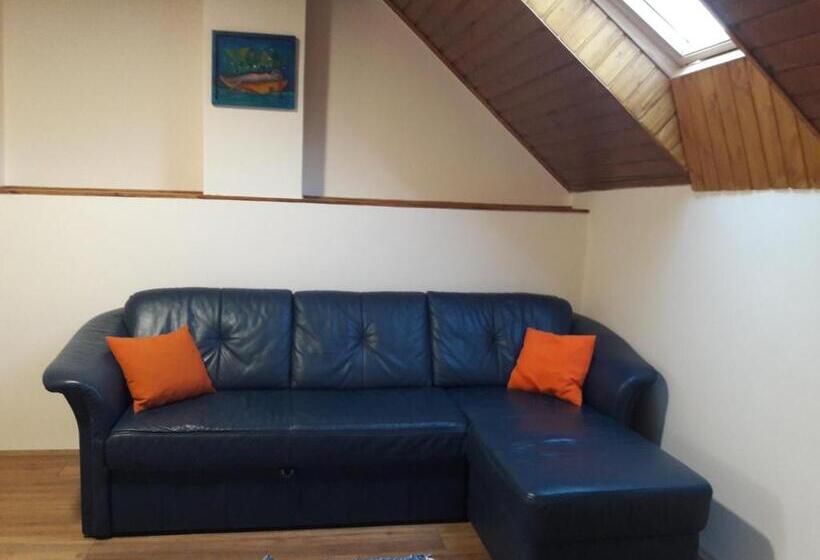 جناح عائلي, Natúra Panzió&apartmanház