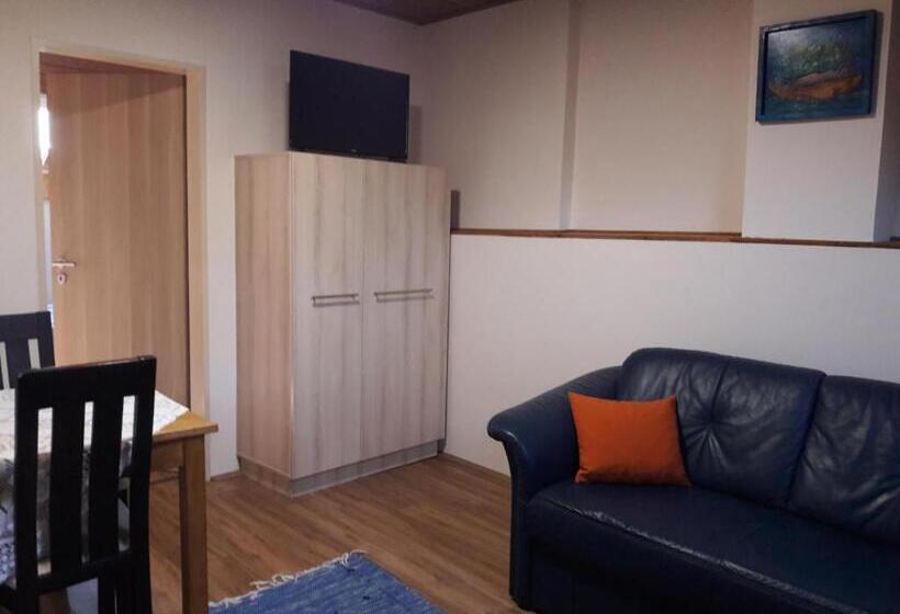 جناح عائلي, Natúra Panzió&apartmanház